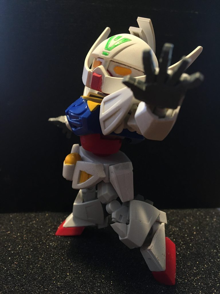 カメラアイはプラ板切り出し。シールは使用せず、エアブラシで仕上げました。初エアブラシ！塗料はファレホです。