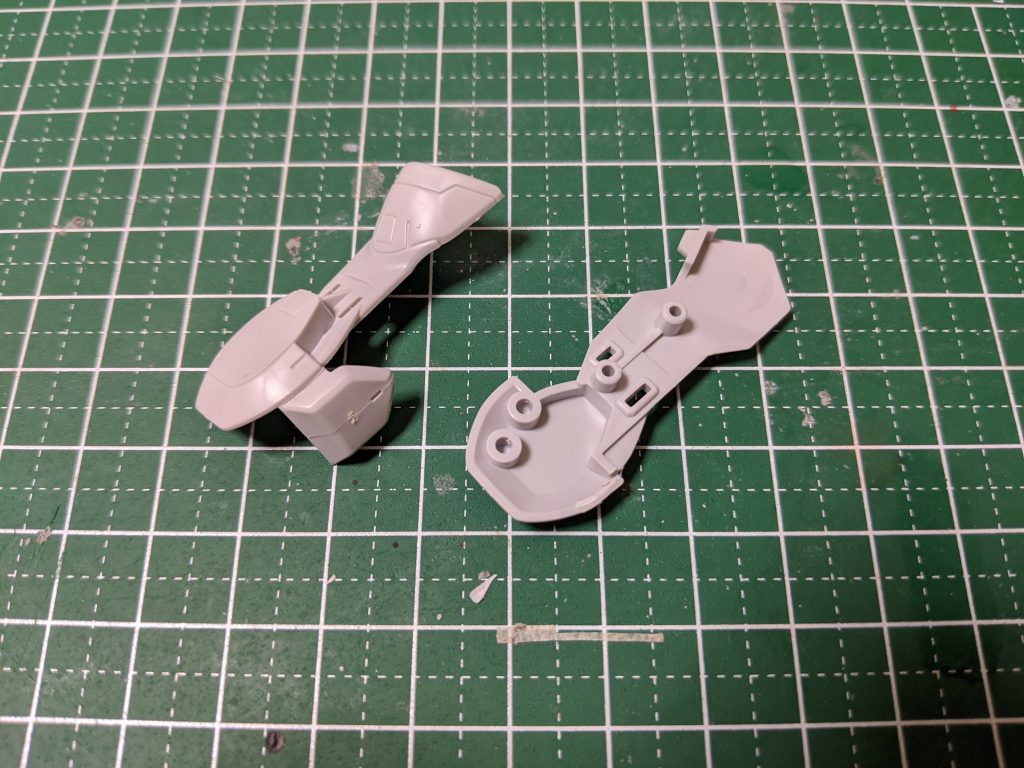 ふくらはぎも分割位置変えて合わせ目消してますが、組むと全く見えない位置にありますね(笑)