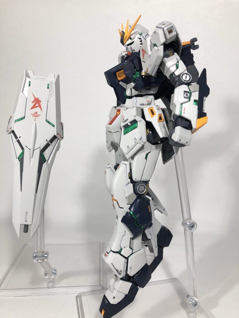 機体各部 サイコフレーム露出を既存モールド、分割、スライド機構を利用して表現 一部露出のため分割部を広げる等加工