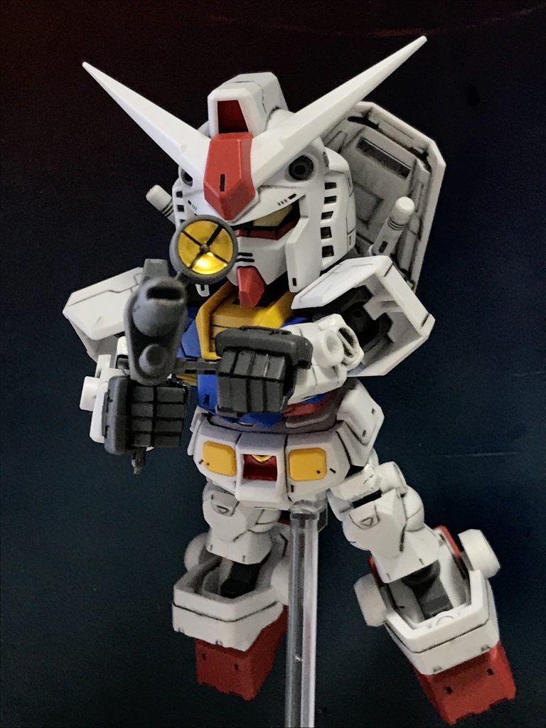 定番のビームライフル発射ポーズ。
    +