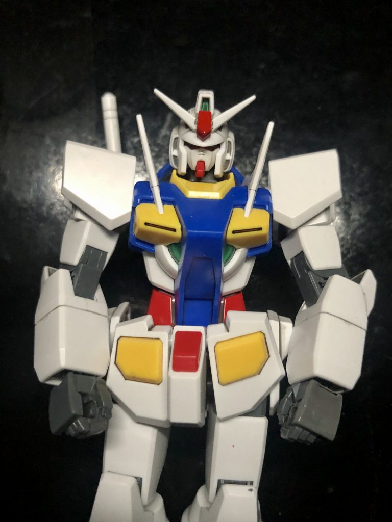 とりあえずOO2ndシーズン系キットのジャンクから流用してモールドをパテで埋めてそれっぽく作成額と手甲もこうしてみると違和感は少ない