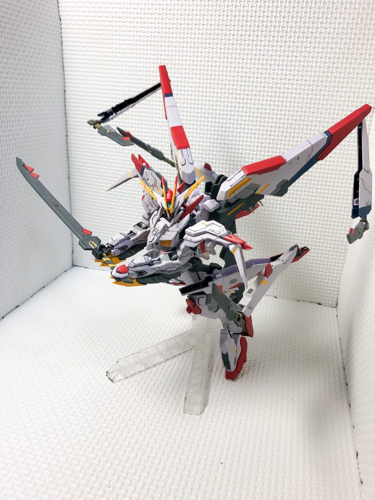 大太刀を構えて突貫！
大太刀や短剣は、刃部のシャープ化と色分けを増やしています。