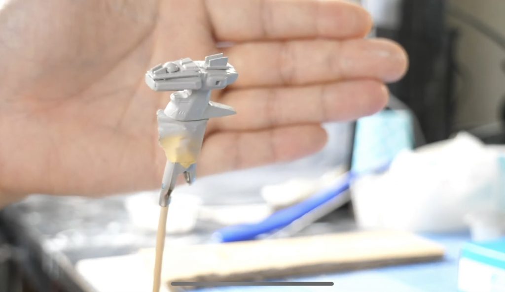 (設定からは大きく外れてしまうと思うのですが)改造を頑張ってみました。(丸いのはレーダーのつもり)