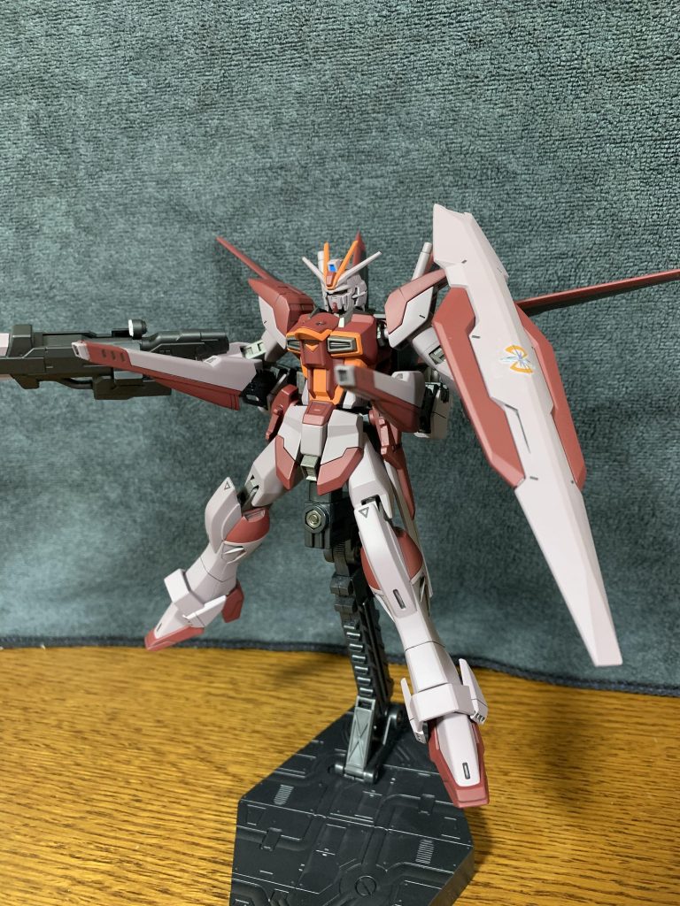 「M104バラエーナⅡプラズマ収束ビーム砲」「ZGMF-X10Aフリーダム」に搭載されていた物の改良型で、フリーダムの物より消費電力が抑えられているが、若干の威力向上に成功している。
    +