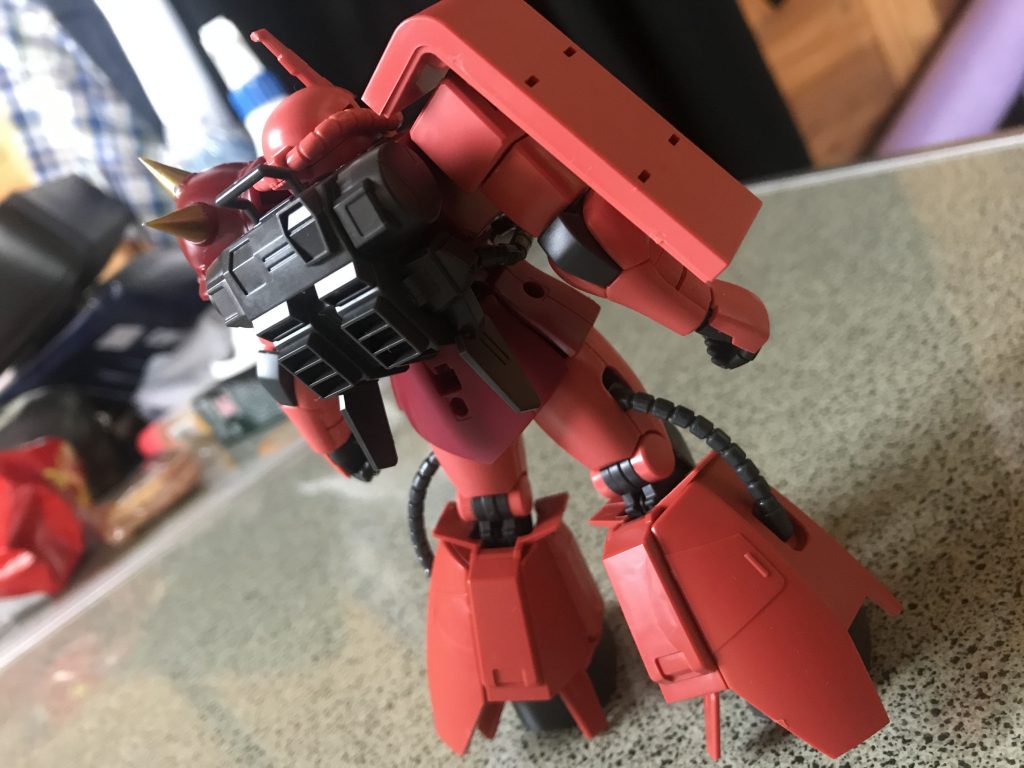 後部の変更点。
・背部バックパックの接続方式を変更
ここにはありませんが、腕部に丸モールド追加と脚部バーニアの取付を組み上げ時に行っています。