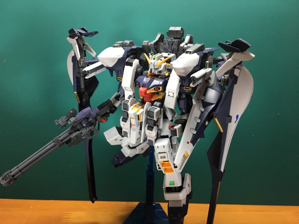 　実は先日投稿したハイゼンスレイと同時に完成していました。正規のハイゼンスレイ・ラーⅡとはまた違った趣でこれもなかなか良き…しれっとジャイアントガトリングも用意してます。 