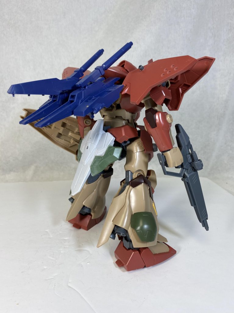 バックパックと肩に使って無くなったリアスカートをスクラッチ。