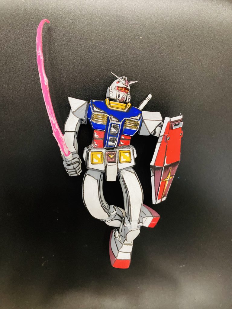 旧キットベースの為肩幅を大胆に縮めて箱絵のプロポーションを目指しました。