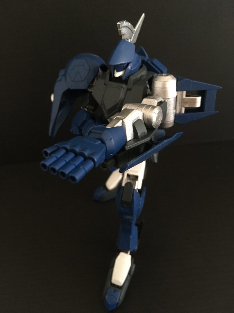 「アザゼルシリーズ」の中でもCQB(近接戦闘)に特化したMSとして開発された。別名「アリスの左腕」+  