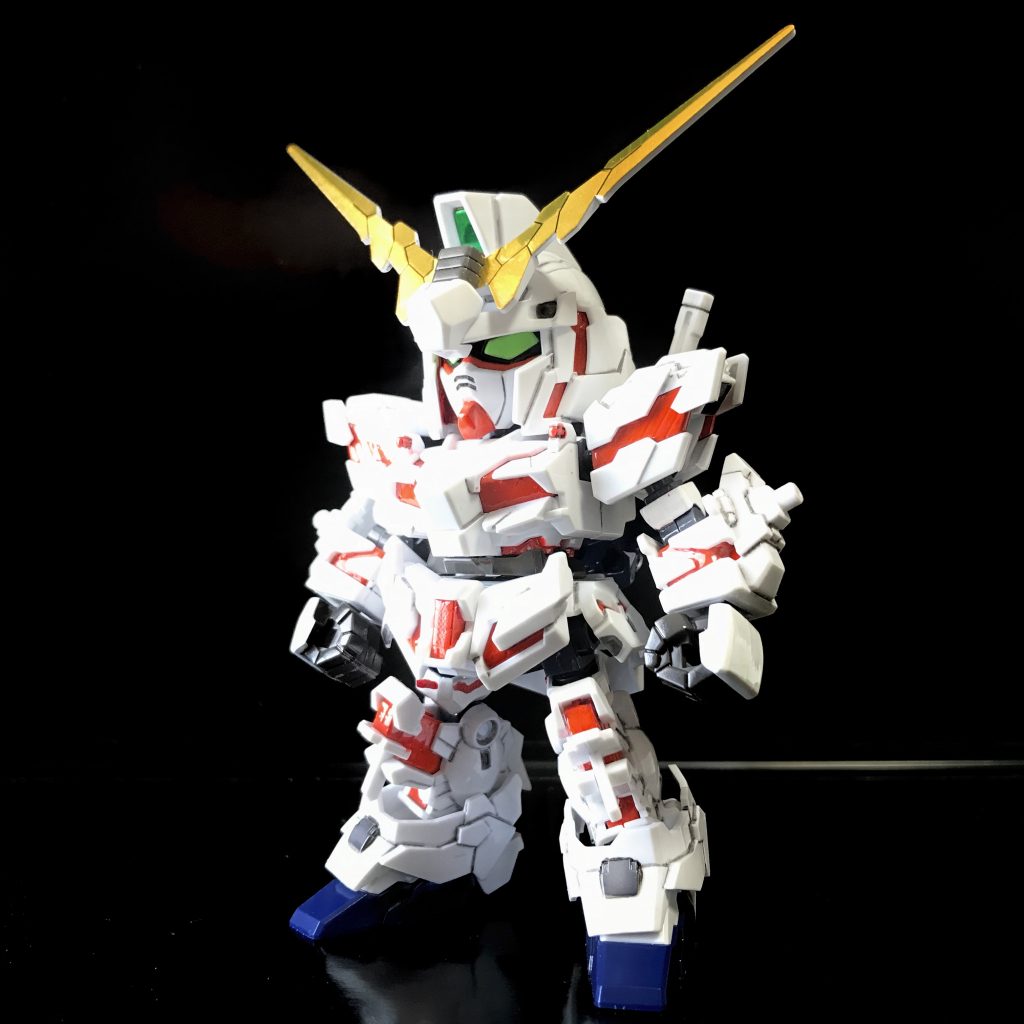 フレームはCSフレームのグレーを使いました(前に作ったシャアザク用の余り)。シールは全て使いましたが、それでもけっこう色分けが足りない部分があり、ガンマカであちこち塗りました。前作のガンダムとシャアザクの色分けがほぼ完ぺきだったので、たかをくくっていました。けっこう疲れました。 +