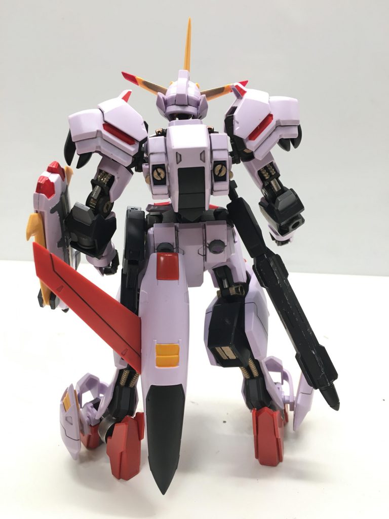 バックショットです。(脚が見えるように背部スラスターは片方外してある状態です)