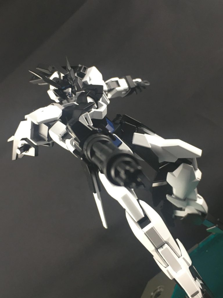 黒と白でメリハリがついた、いい感じのイケメンだと自画自賛しております