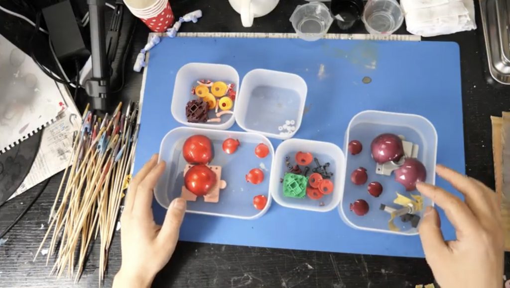 なんやかんやで、無事に塗装完了。銀の下地に→クリアカラー重ね(x4)→最後のダメ押しクリアー。