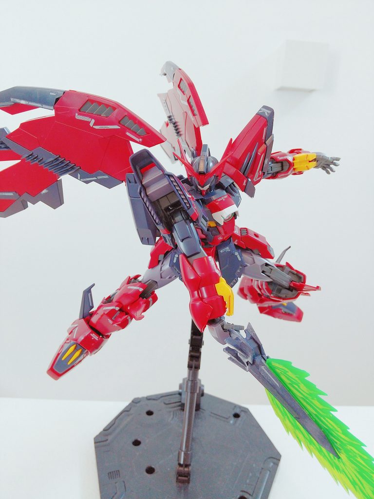 ウイング部分は展開可能です。とにかくカッコ良いです笑笑
この派手な武装、カラーリング、トゲトゲしたデザイン。全てが男の子大好き要素です笑笑