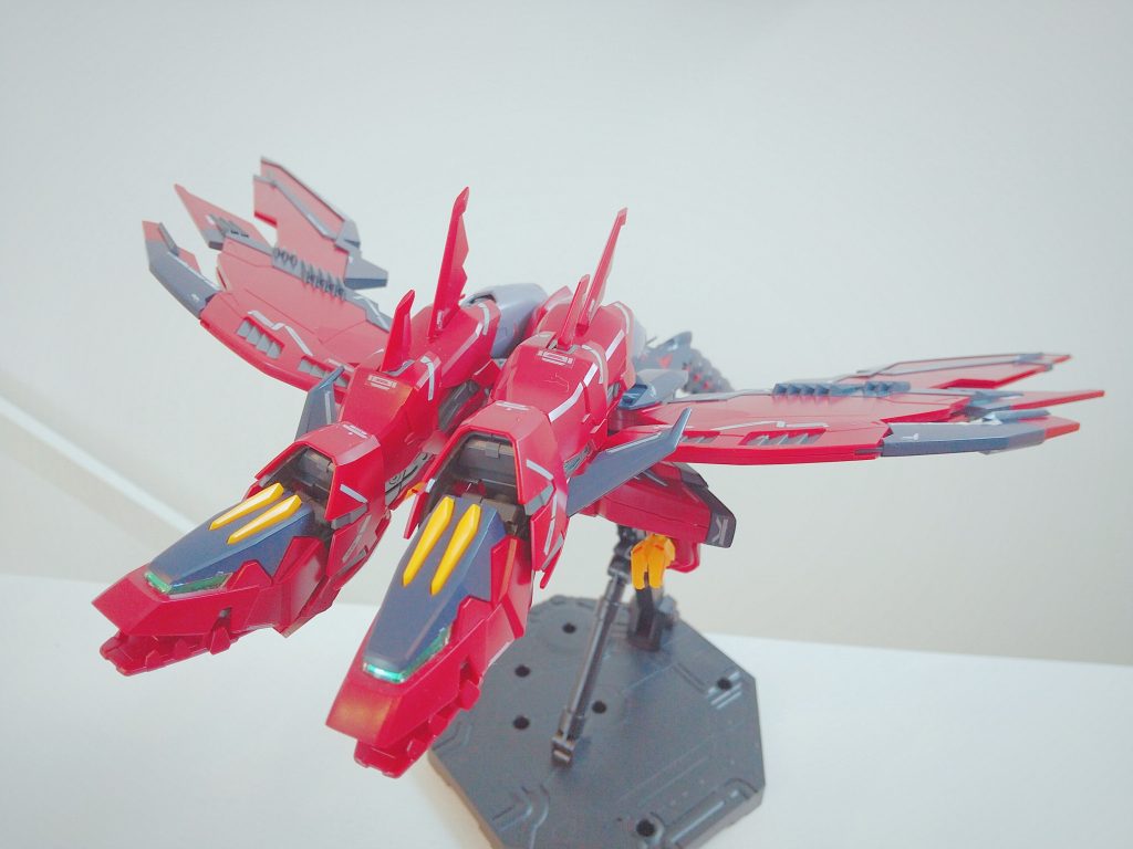 飛行形態への変形も可能です。かなりまとまったフォルムです。
