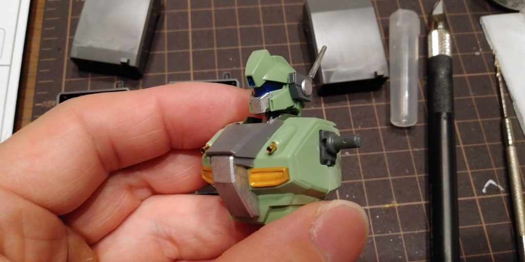 フェイスパーツもシルバーに色を変えてあります！