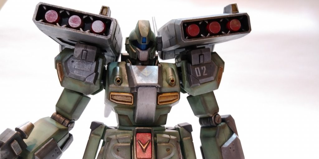 色の境目がハッキリするように着色とスミ入れを気を付けました。金属パーツも今回も活用してます。コックピットハッチはシルバーに色を変えてあります！個人的に大好きな色なので(笑)