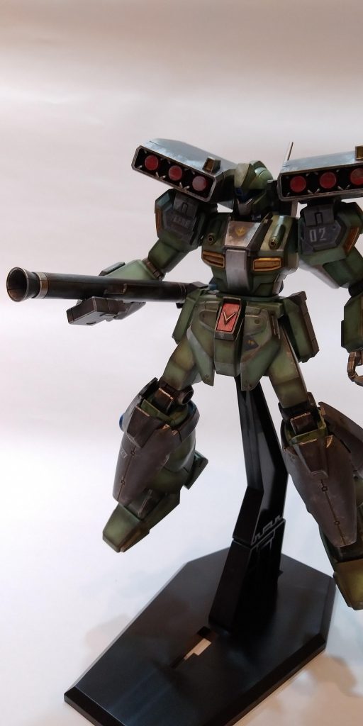 武装も塗り分けを出来るだけしっかりやるようにしてます。ビームサーベルは最近、メタリックカラーで塗るのが好みです(笑)