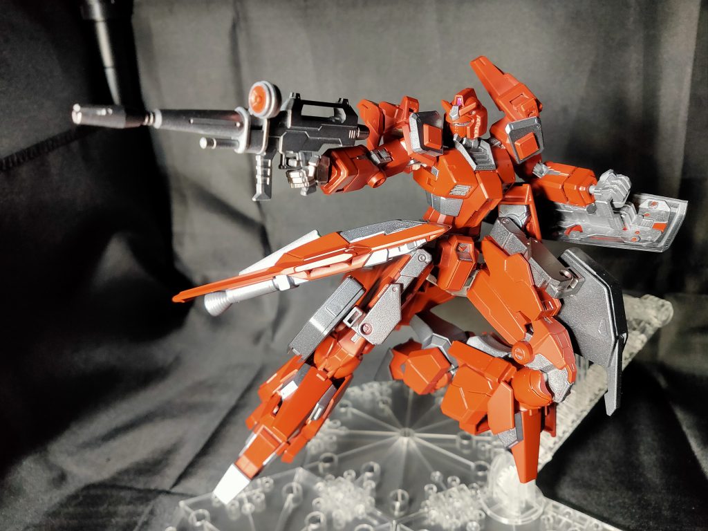 装備

基本的にはオリジナルと同じ武装を使用する
・ビームライフル
・ビームサーベル ×2
・頭部60mmバルカン ×2
・シールド