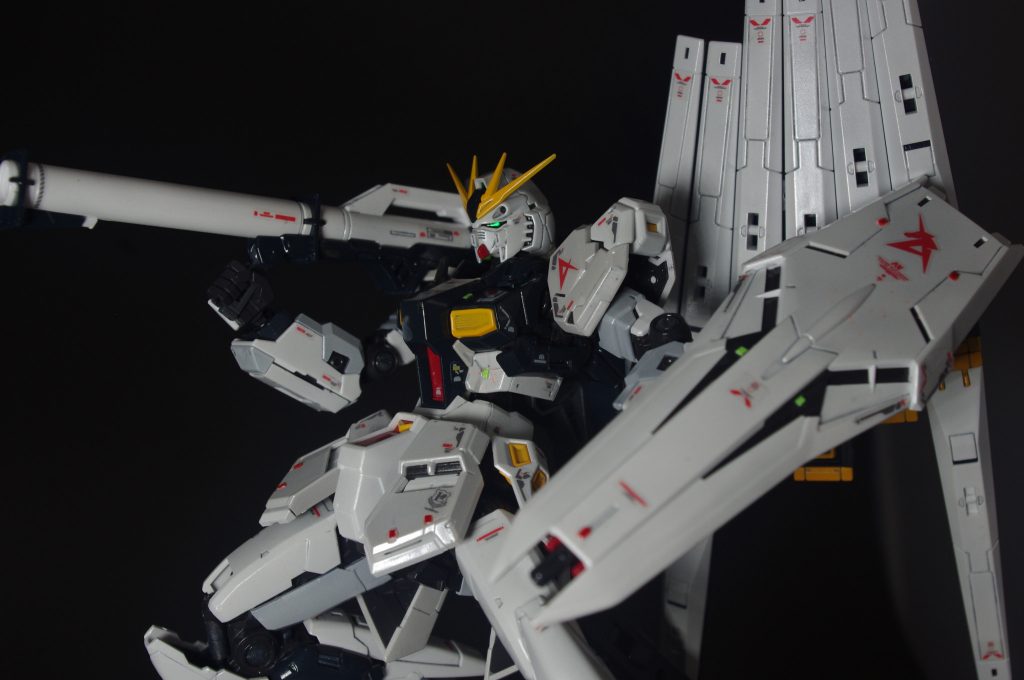 ハイパーバズーカ構え。目がいい感じにキラリ。もはやどんなポーズでもカッコよく見えてしまいます。