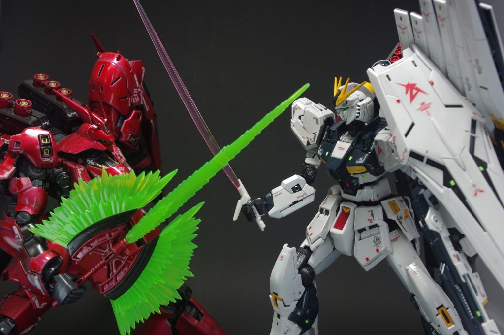 以前に作成したRG サザビーとの対決も遂に叶いました。