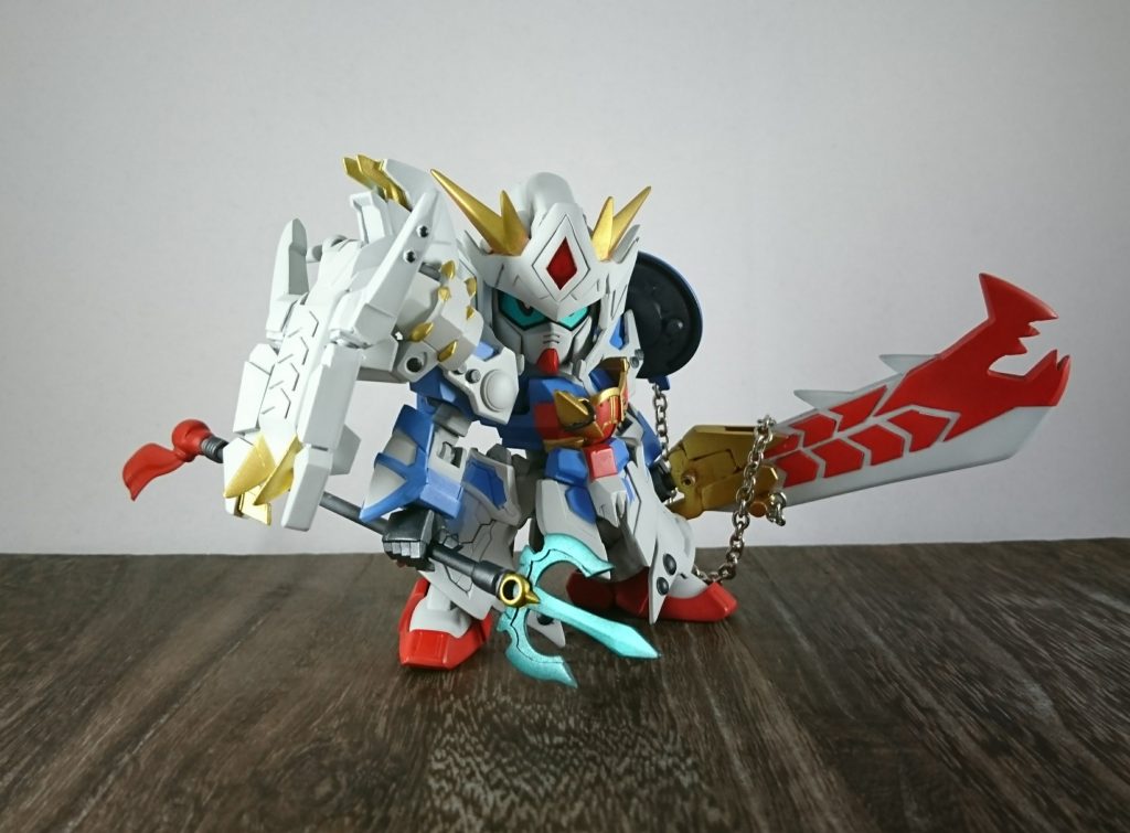 更に攻防一体型の肩鎧「龍ノ顎」