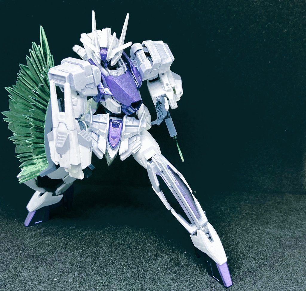 腕部にビーム兵装。脚部に実刃兵装。をそれぞれ装備。
    +