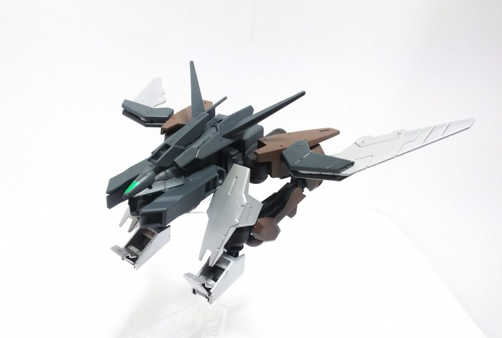 支援メカ バグスへヴィーバレルに先行し、索敵等を行う自立型MA大型クローを展開し、格闘戦もこなせる
    +