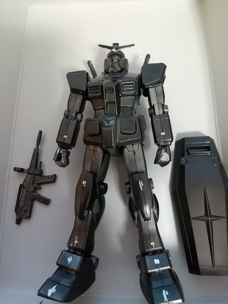 ランナーから切り離したら、そりぁ白くなりますね。