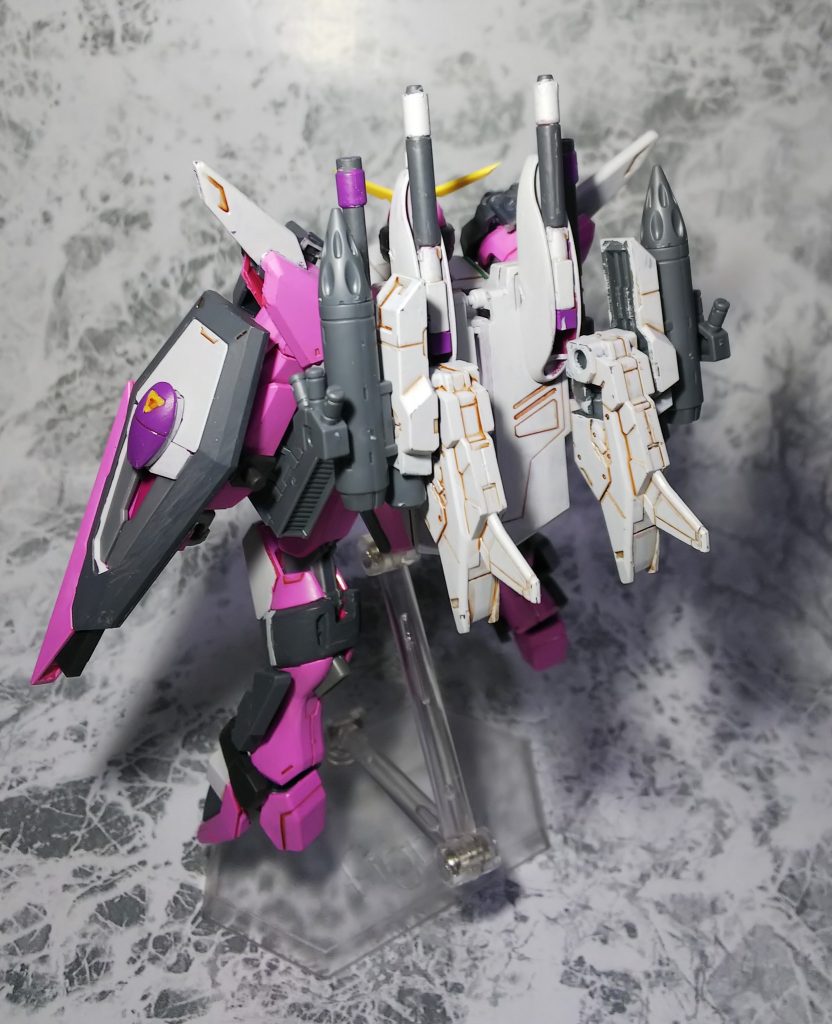 アスランの離反により凍結されていたファトゥムの１つで、支援型のファトゥムB型。チャフや煙幕を装備し、戦場を幅広くサポート。
    +