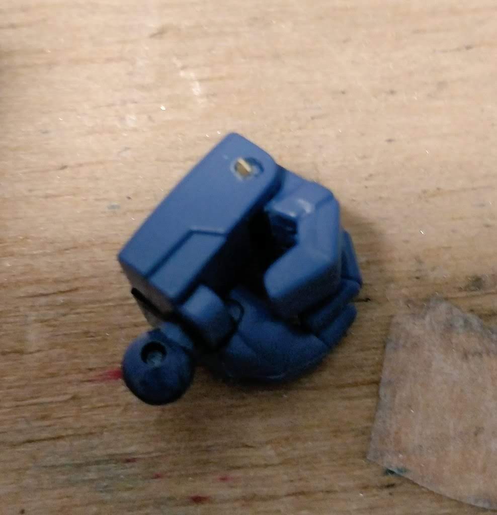 ハンドパーツはゆるっゆるだったので、真鍮線で少しだけキツくしてあります