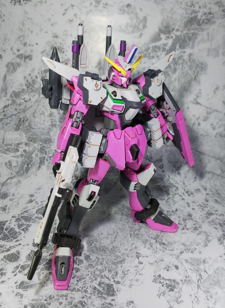 近接武装を減らし、射撃武器と装甲を追加しました。カラーは陣羽織服から白、紫＋髪のピンクです。
    +