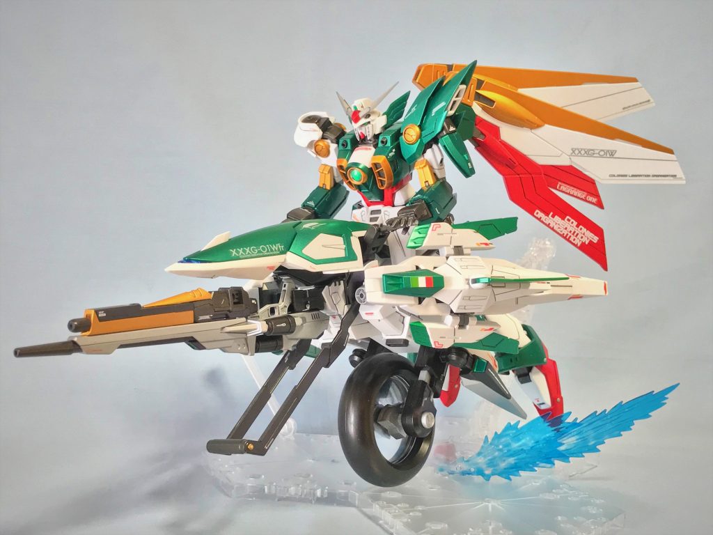 コンセプトはフェニーチェがカッコ良く乗れる事。ガンプラバトルのスピード感溢れるイメージに出来ました(^^)v