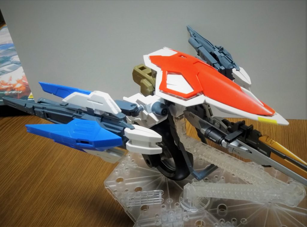 バスターライフルの重量を支える固定にちょっとした工夫を凝らし♪オーライザーから左右の羽根をチョイス+