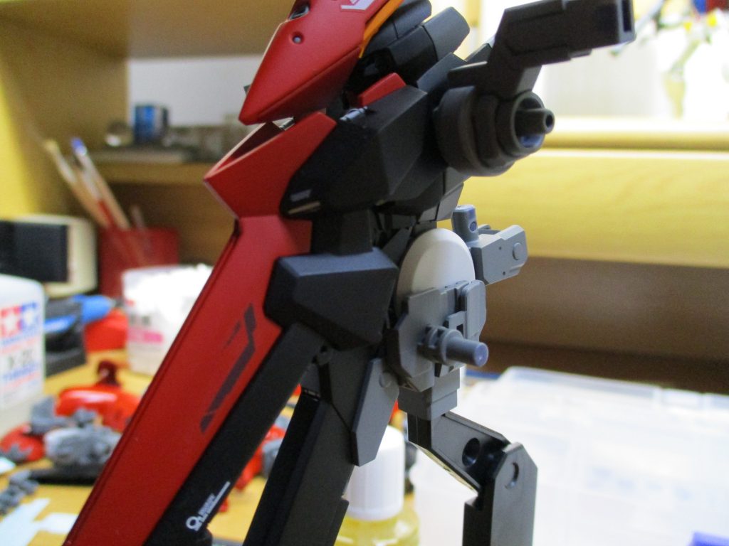 胸部を付けたとこ。折角の胸部が追加アーマーによりほぼ見えません。折角塗り分けしたのに