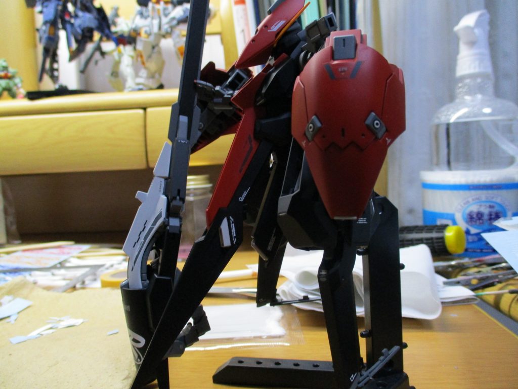 肩と後ろの奴が付く前です。他の写真だと見にくいですがコンポジット・シールド・ブースターにTRマークをデカデカと貼ってます