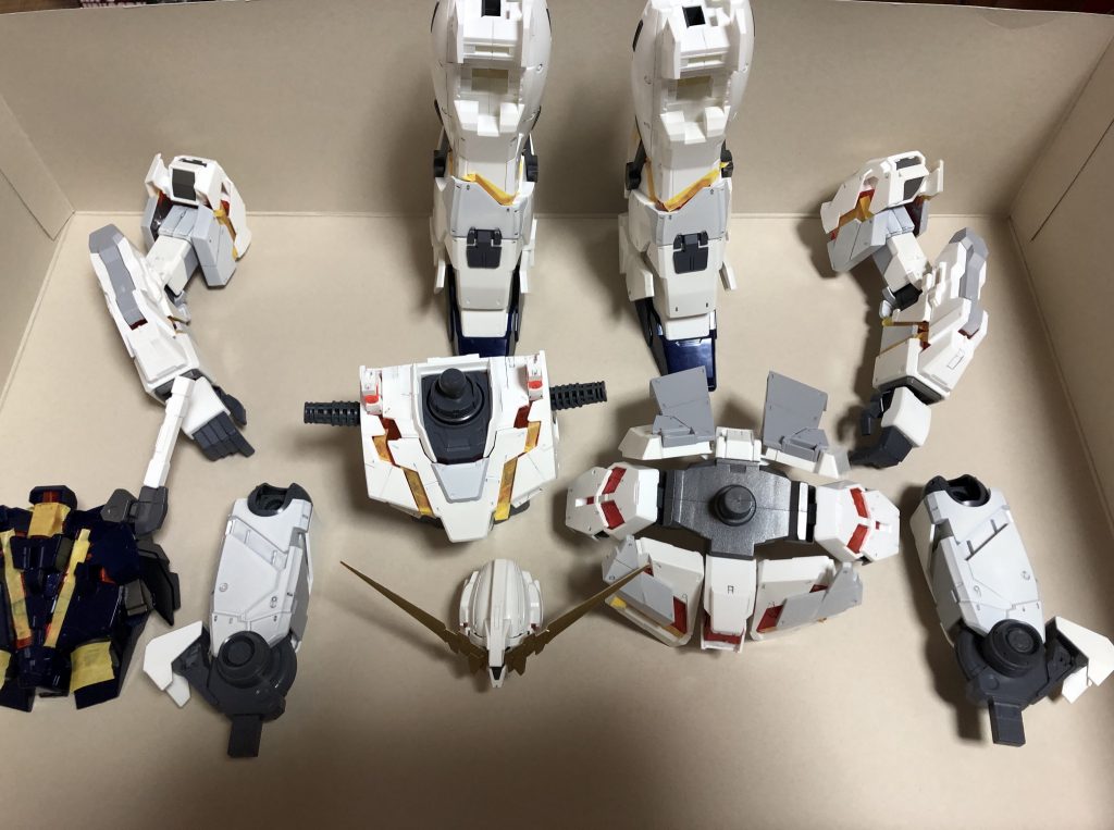 たぶんトップコート吹く前。サイコフレームがくすむとイヤだったので外せる所は外しています。