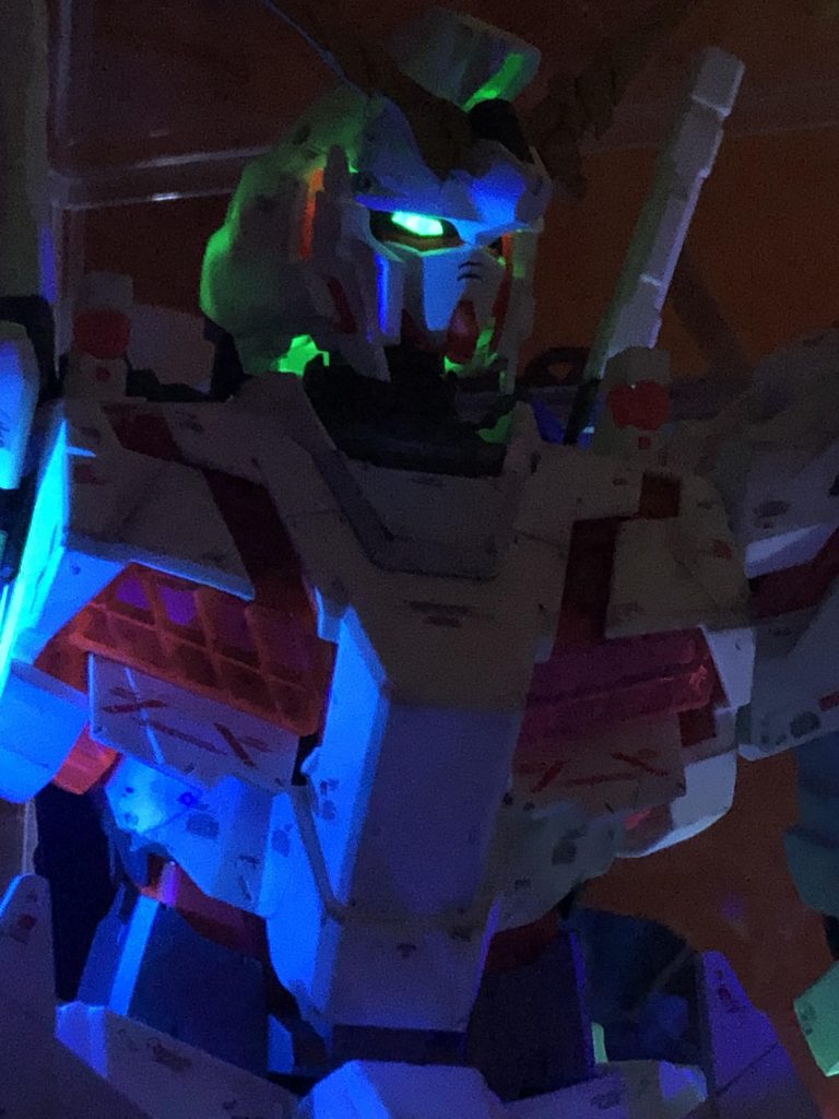 虹色ライト当ててお台場展示風にしています。いや実際行ったことないので想像なんですが。