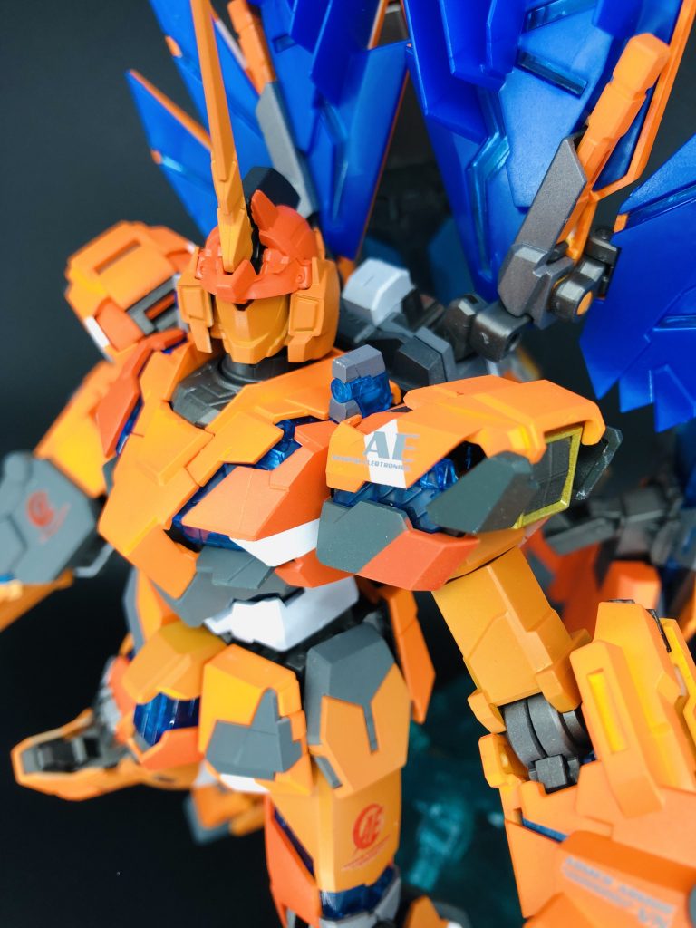 搭乗パイロットのNT適正は低いが、アームドアーマーXCの装備によって感応波を増幅することでデストロイモードへの変身も可能となっている。