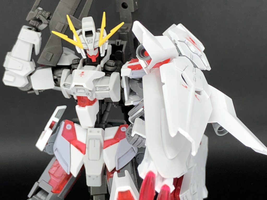 左腕に通常のシールドとして装備することも可能である。