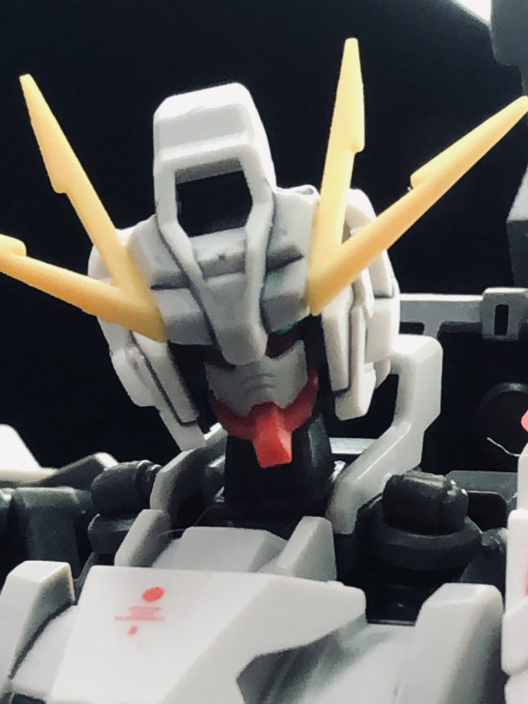 アスタロトリナシメントの顔ベースにアンテナはナラティブ、側頭部はユニコーンの頭パーツ切り貼りしています。かなりお気に入りのイケメン顔。