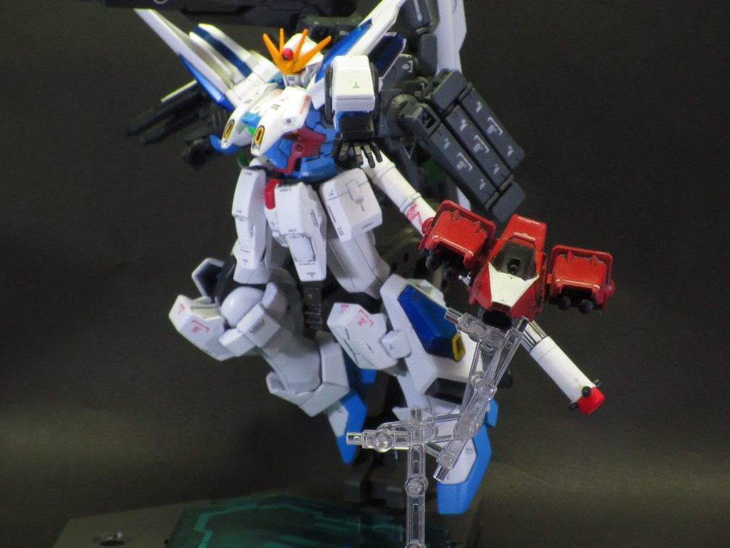 一撃必殺!エアマスターアーム!・貫通力のある大型ビームキャノンを発射出来るぞ!・ブースターを増設した事で分離行動が可能!さらに脳波コントロールも出来る!・相手にそのまま突撃させて意表を突く戦法も可能!「エアマスターユニットにはこういう使い方もあるんだ!」
    +