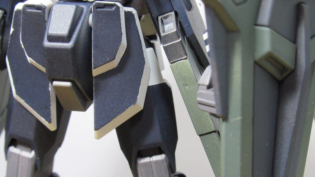 よく見ると絶対領域を装備しています。
ご査収ください。