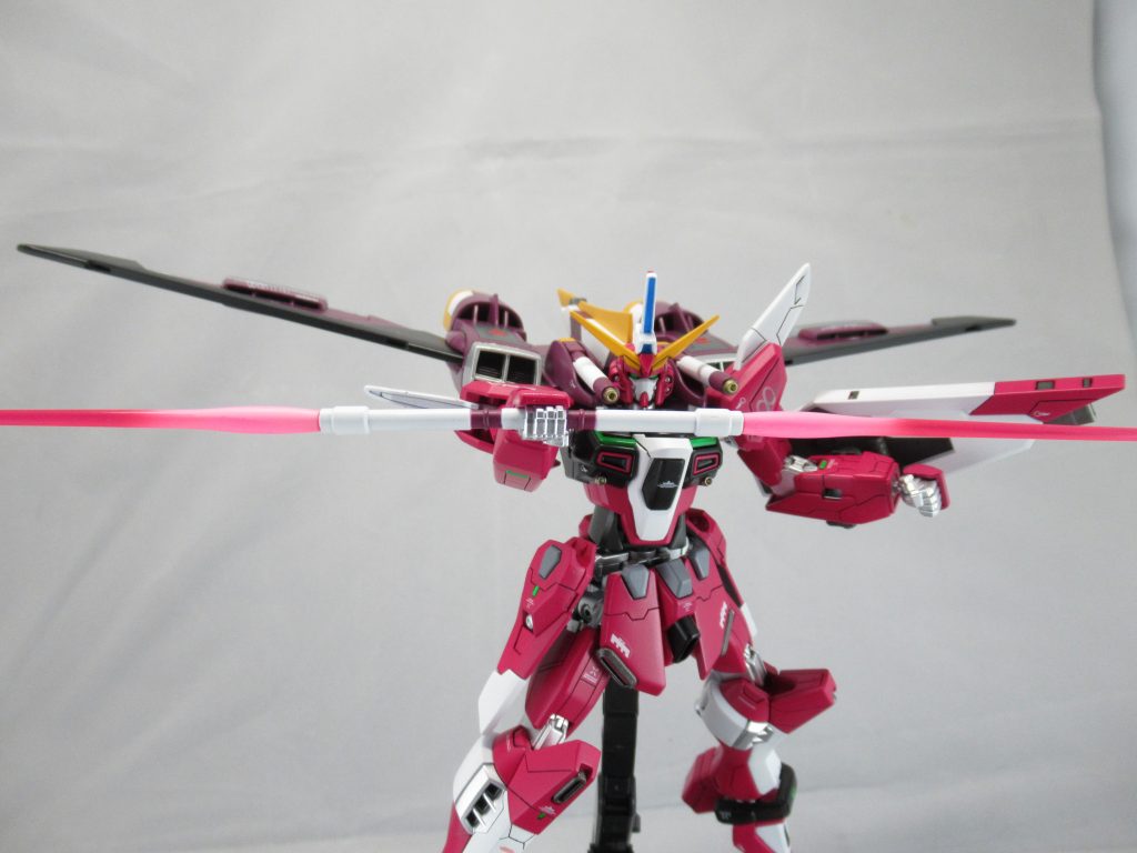 シュペールラケルタビームサーベルは
実は柄の尻部分にネオジム磁石を仕込んでいるのでそのままアンビデクストラスハルバートモード(名前覚えれない)に出来ます。