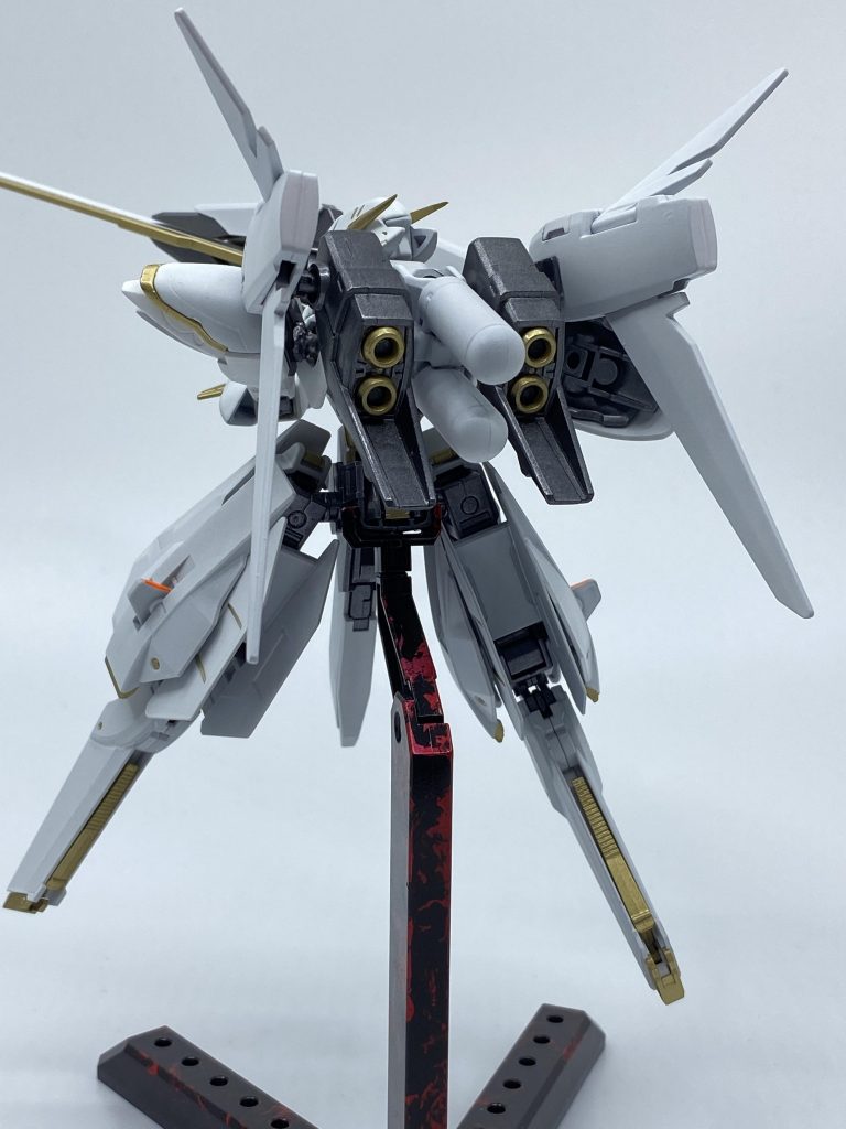 台座は赤でラップ塗装にしました。