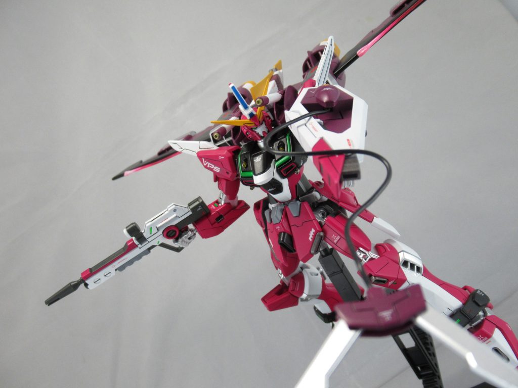 シャイニングエッジ&グラップルスティンガー
どちらも新たにモールドを追加しシャイニングエッジは白、持ち手はグレーで塗り分けました。