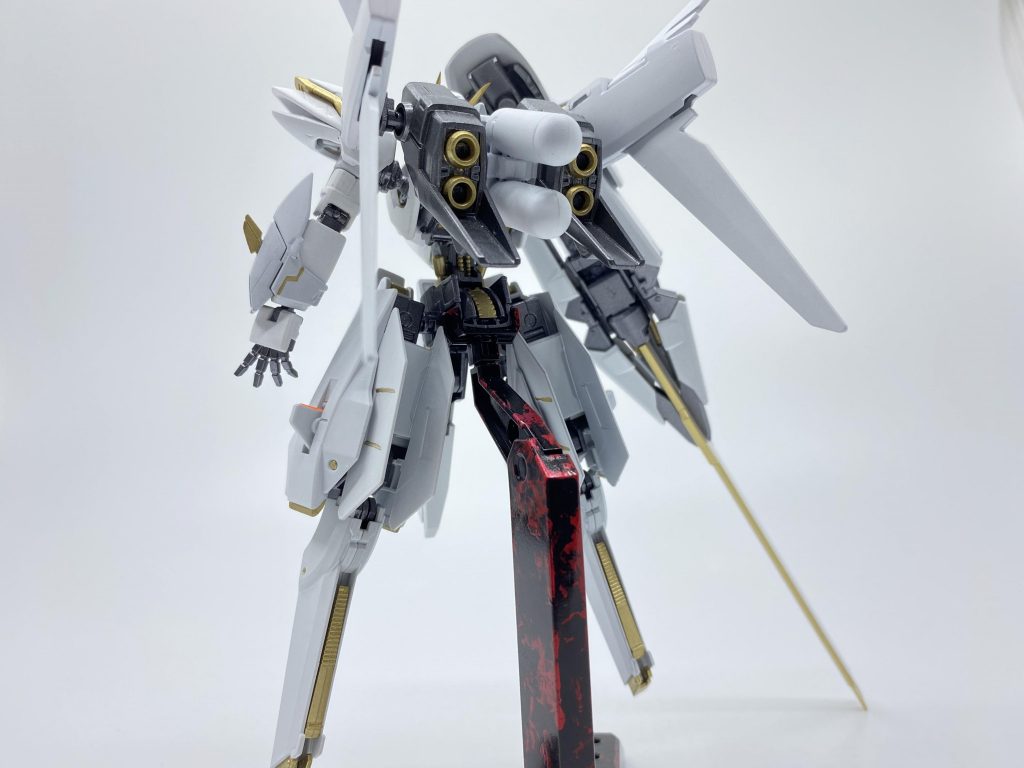 背面。内部フレームむき出しの部分が目立ちます。