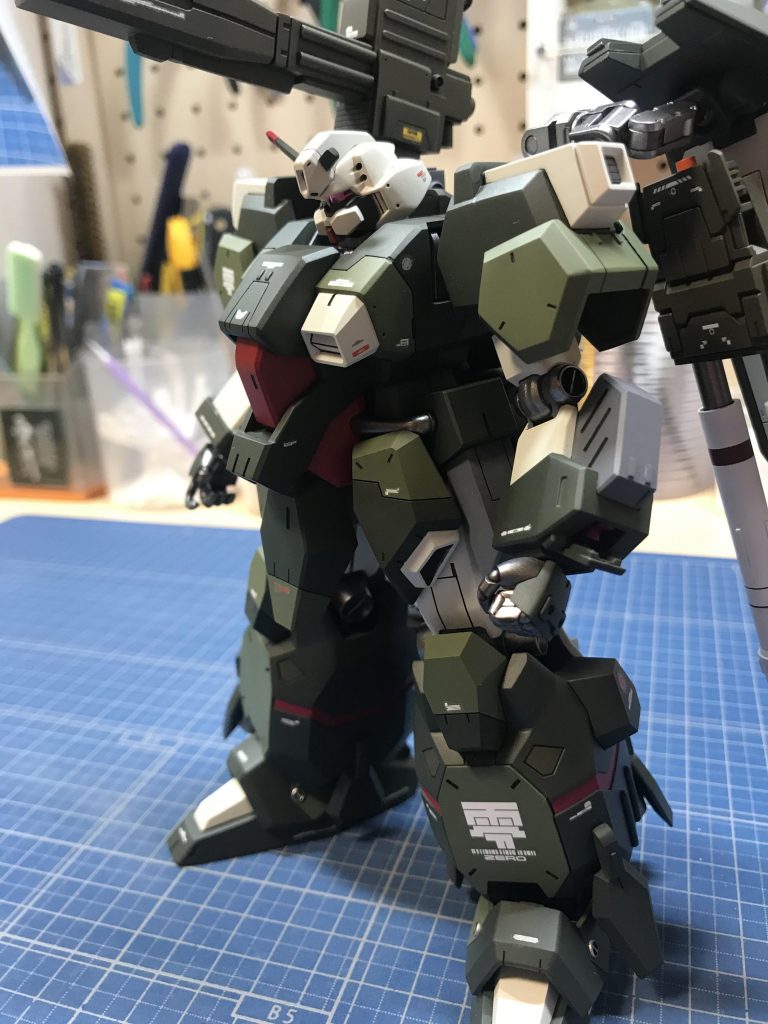 完成。今回改造に関しては大雑把なイメージはあったものの、ほぼ無計画の行き当たりばったりでした。もう少し計画的にやればあの長尺武器も構えさせることが出来たかも。ですが、少しずつ形になっていく様は製作していて楽しかったです。今回の製作を糧を次回に繋げたいです。
最後まで閲覧ありがとうございました。