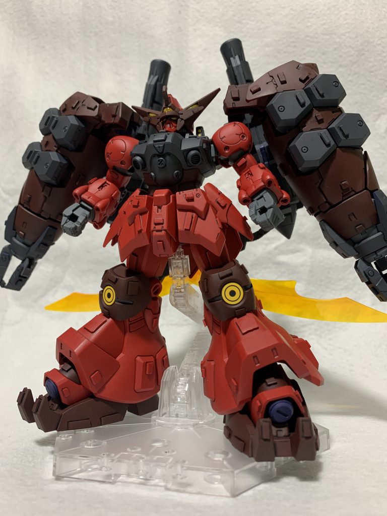 鬼塗装使用した塗料は3色のみで男らしく調色一切なしです。赤い部分 ガンダムカラー サザビーレッド茶色い部分 Mrカラー 艦底色灰色部分 ガンダムカラー ファントムグレー1日で全塗装しました。