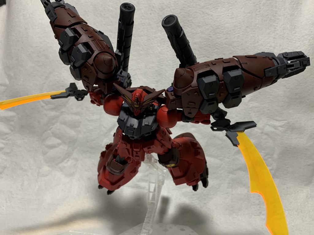 リライズ24話のポーズを再現しようとしたら元キットのGP02Aの可動がよろしくない。